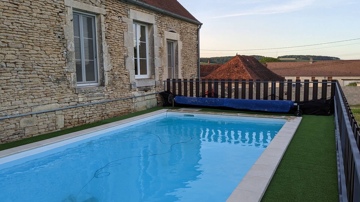 Bragelogne-Beauvoir House | Country house with swimming pool
