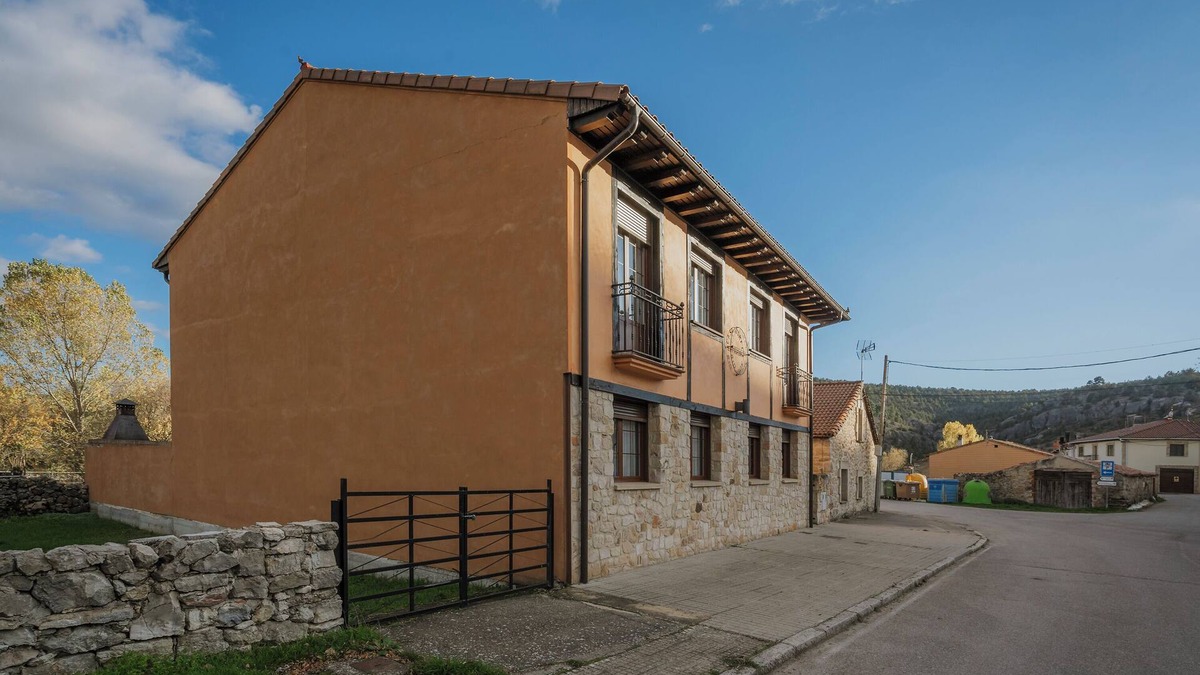Hontoria del Pinar House | Country House 'Entrada Rio Lobos I' with Mountain Views, Private Terrace and Wi-Fi