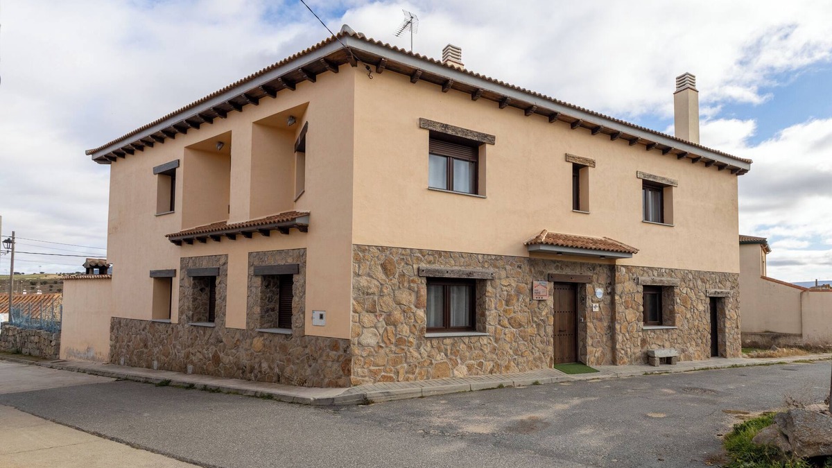 Mediana de Voltoya House | Country House 'Camino De Avila' with Mountain View, Private Pool and Wi-Fi