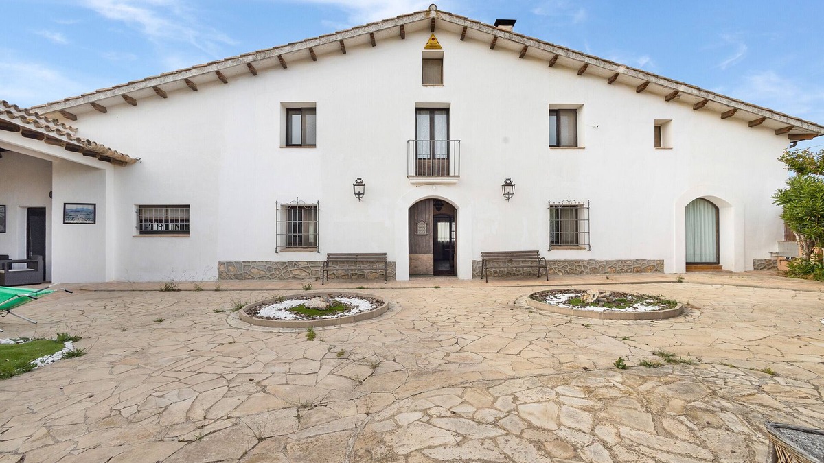 San Martin Sarroca Villa | Country House 'Cal Eloi Janet' with Mountain View, Private Pool and Wi-Fi