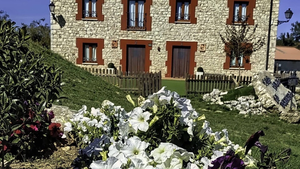 Basconcillos del Tozo House | Country House 'La Bernarda I' with Mountain View, Shared Garden and Wi-Fi
