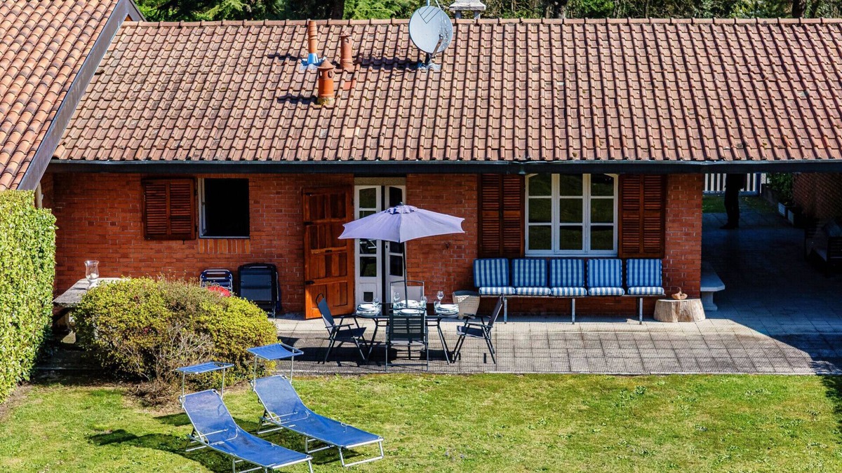 Capiago Intimiano Apartment | Country House Montorfano
