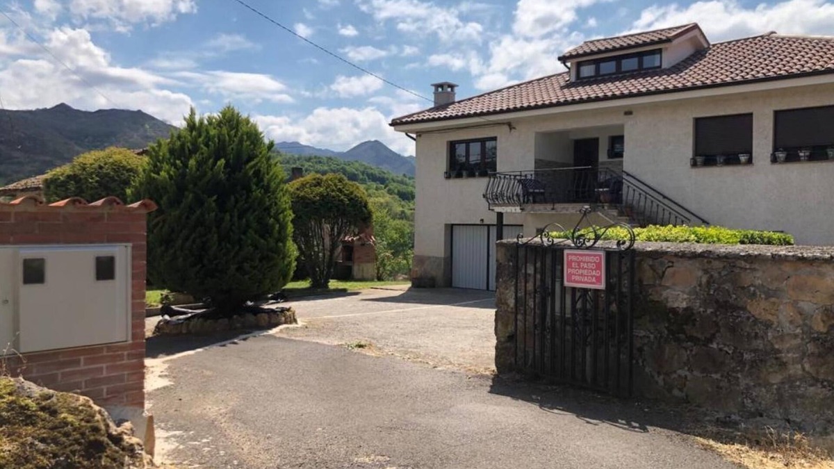 Corao House | Country House 'Apartamento 2' with Mountain View, Private Garden and Wi-Fi
