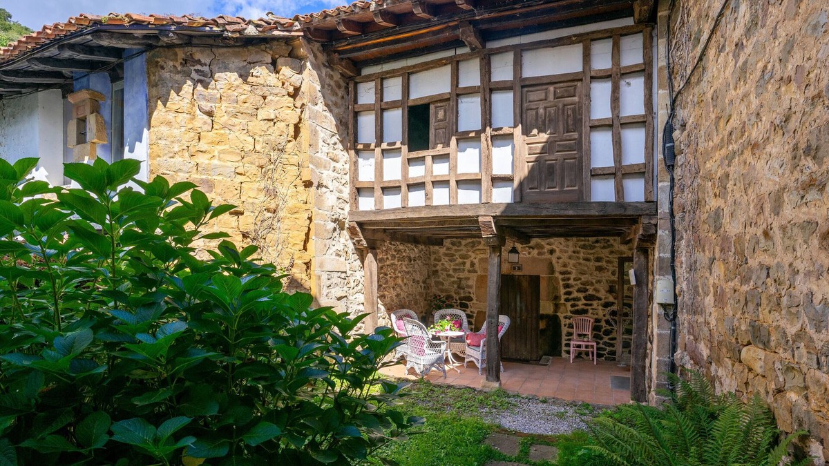 Selores House | Country House 'Apartamento 3' with Mountain View, Private Garden and Wi-Fi