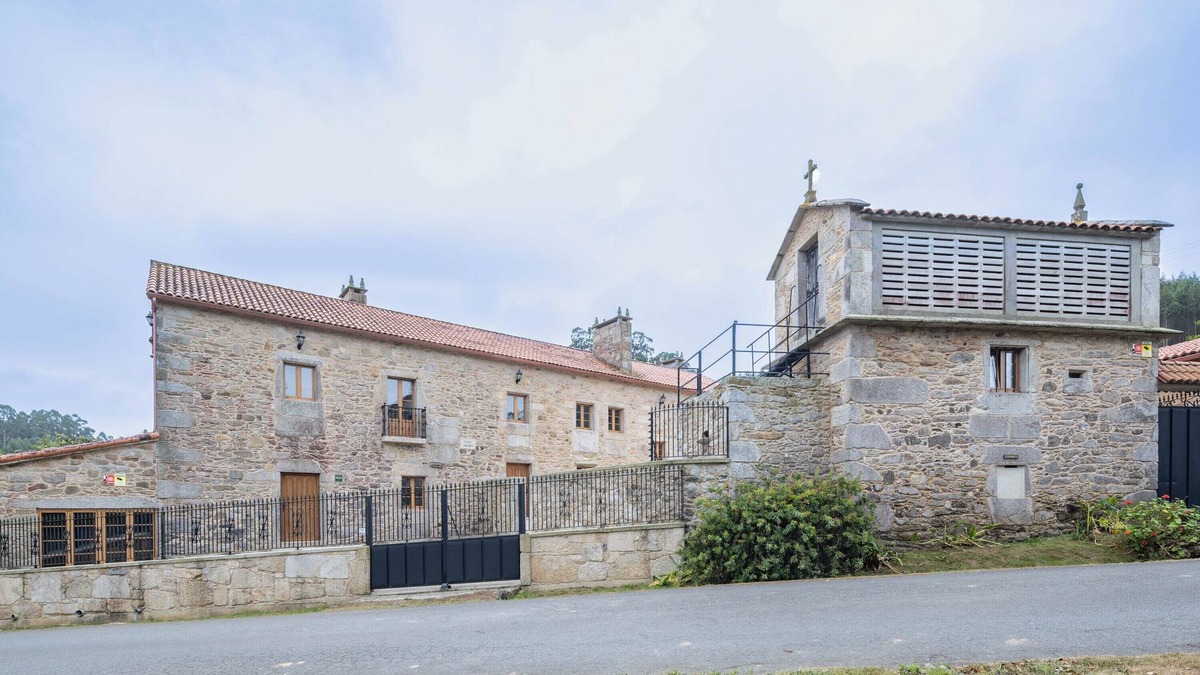 Arteixo House | Country House 'Arijón' with Sea View, Private Pool and Wi-Fi
