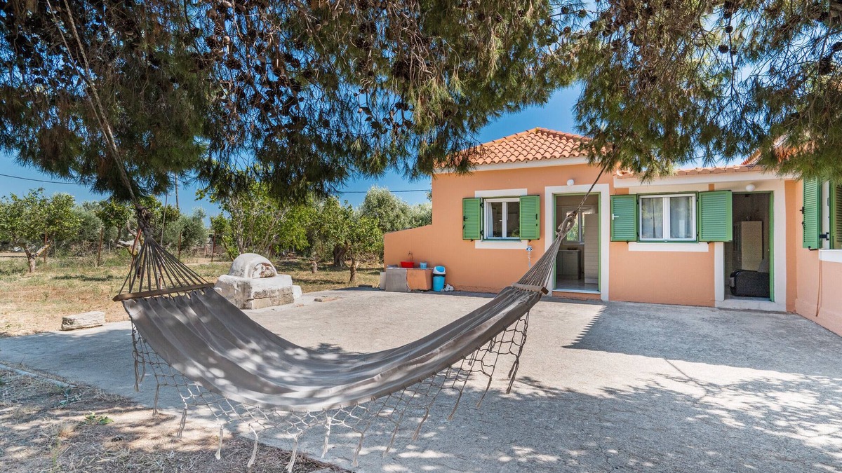 Mantzavinata House | Country House 'Avra' with Private Terrace, Wi-Fi and Air Conditioning