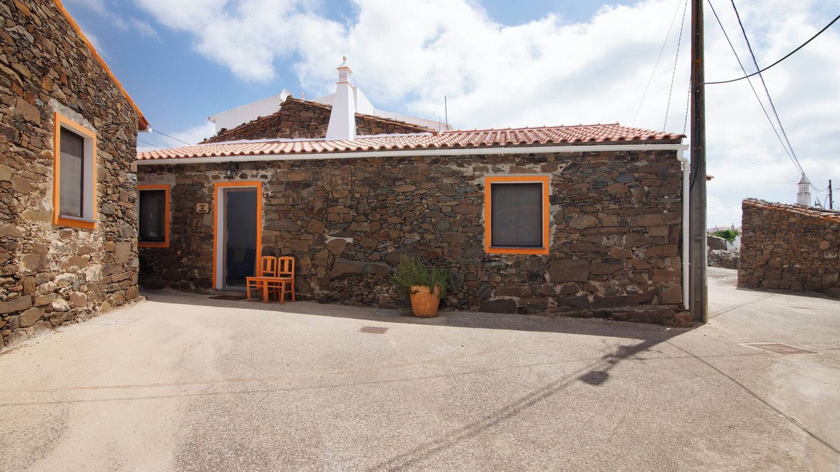 Gioes House | Country House 'Burro' with Mountain View, Wi-Fi and Air Conditioning