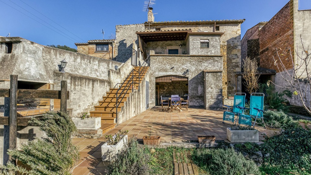 Serinya House | Country House Can Cirera with Mountain View & Wi-Fi