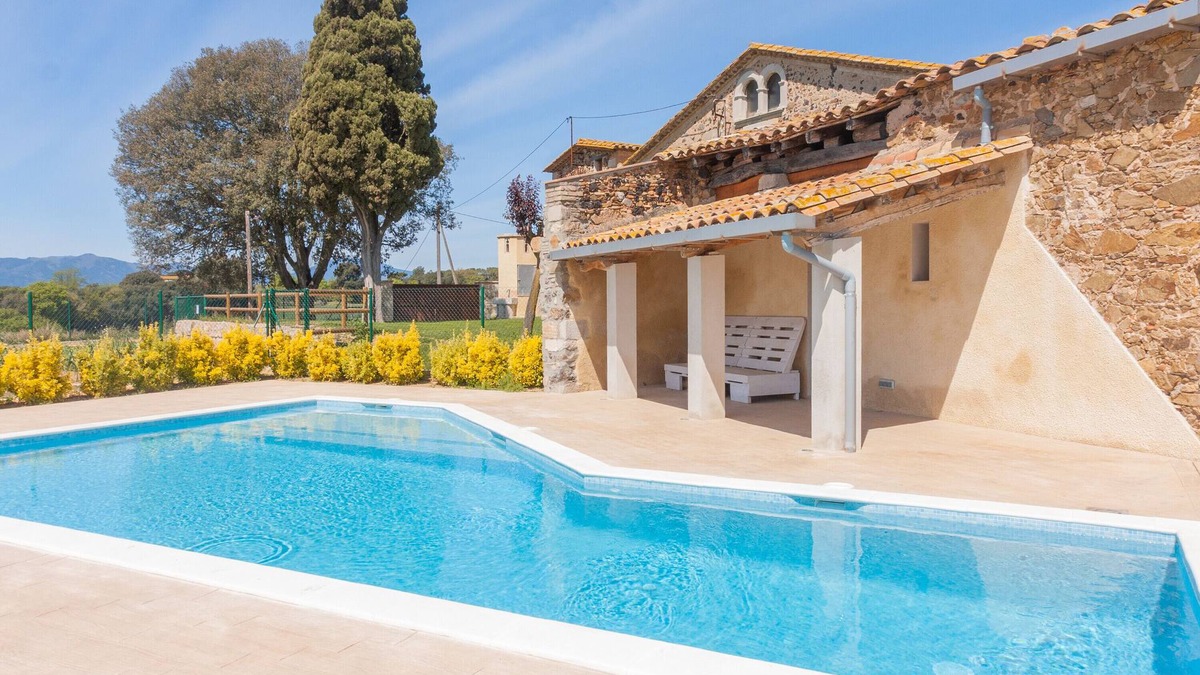 Aiguaviva House | Country House 'Can Vinyes' with Private Pool, Private Terrace and Wi-Fi
