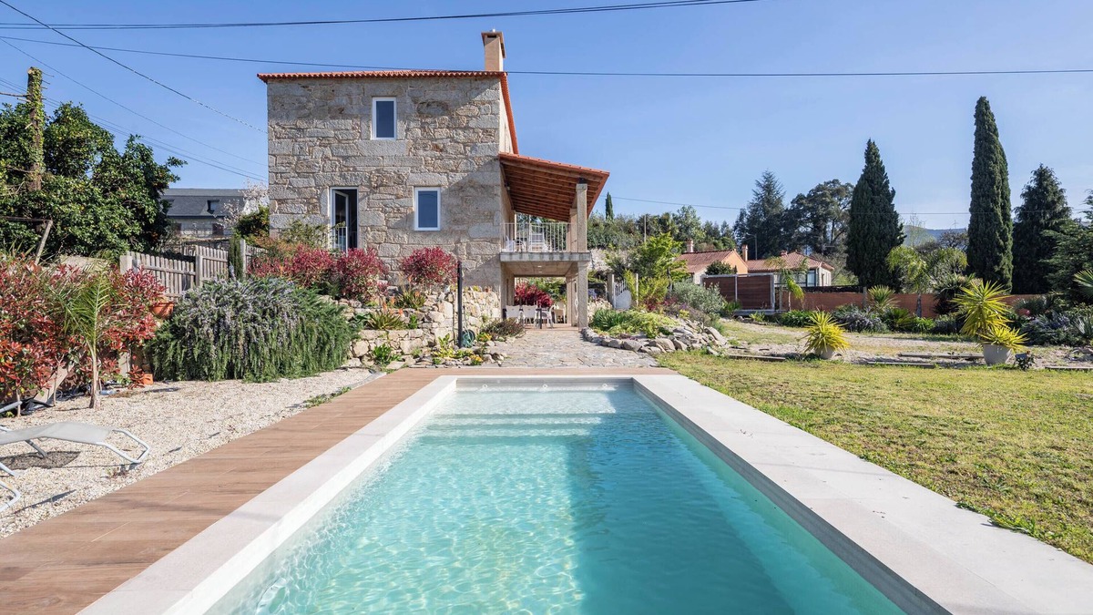 As Neves House | Country House 'Cándido' with Mountain View, Private Pool and Wi-Fi