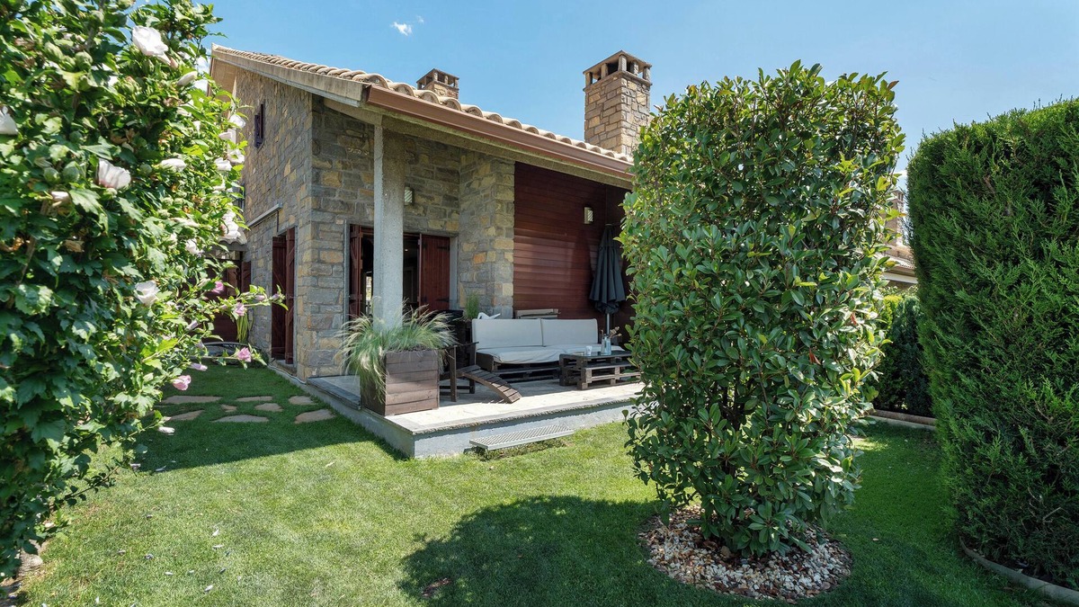 Gavin House | Country House 'Casa Biescas' with Mountain View, Wi-Fi and Air Conditioning
