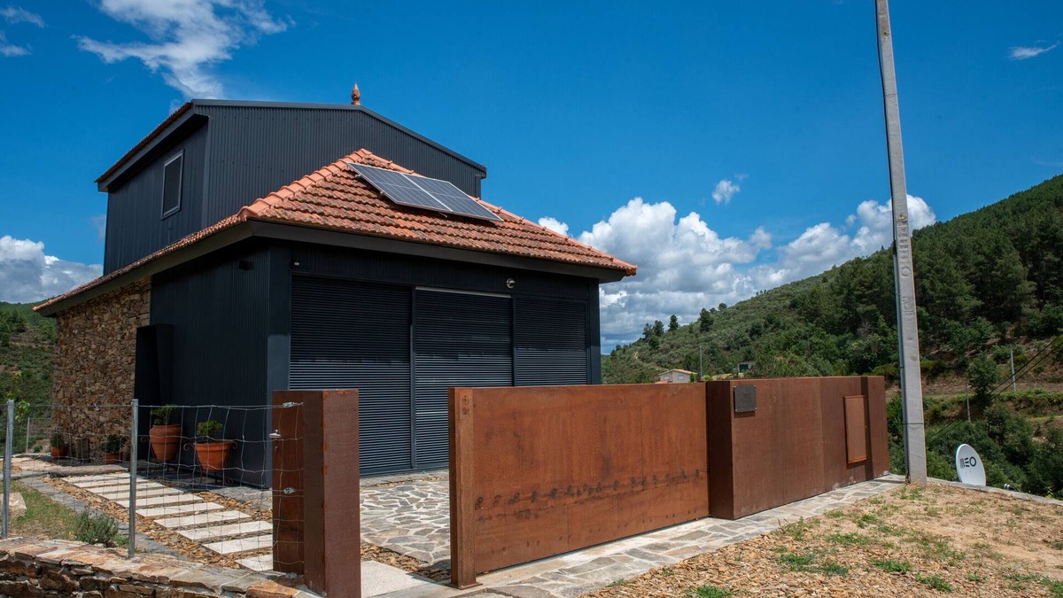 Casares House | Country House 'Casa Da Eira Velha' with Mountain View, Wi-Fi and Air Conditioning