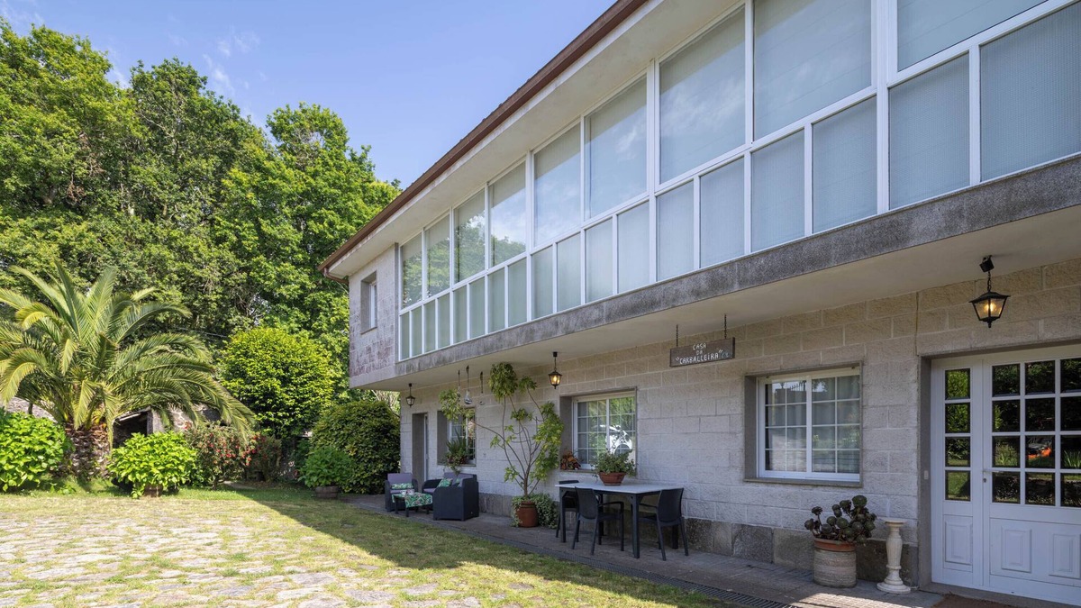 A Estrada House | Country House 'Casa Da Carballeira' with Mountain View, Private Garden and Wi-Fi