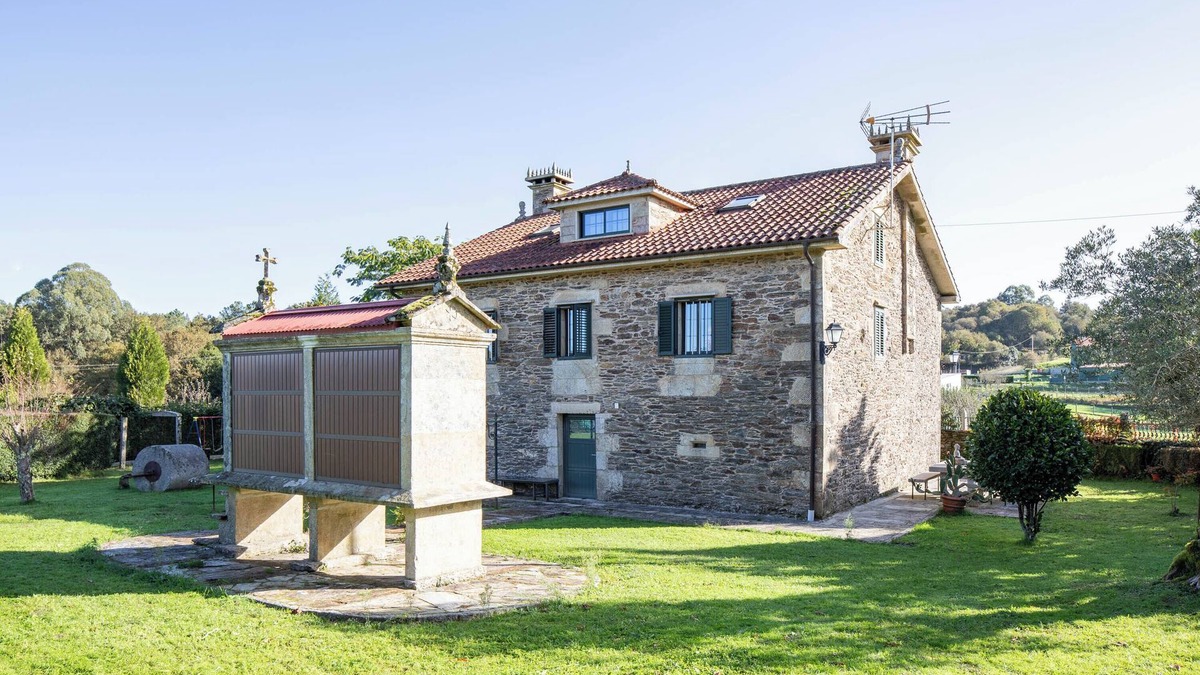 Forcarei House | Country House 'Casa Da Puza' with Private Terrace, Wi-Fi and Air Conditioning