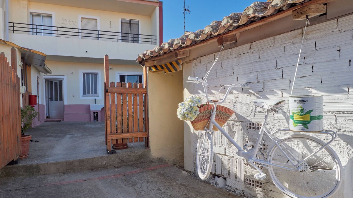 Gordoncillo House | Country House 'Casa Visi' with Shared Terrace, Private Garden and Wi-Fi