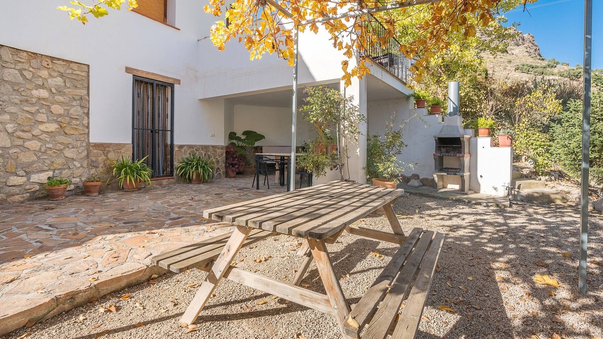 Castril House | Country House 'Casa Grande Casa Rural' with Mountain View, Wi-Fi and Air Conditioning