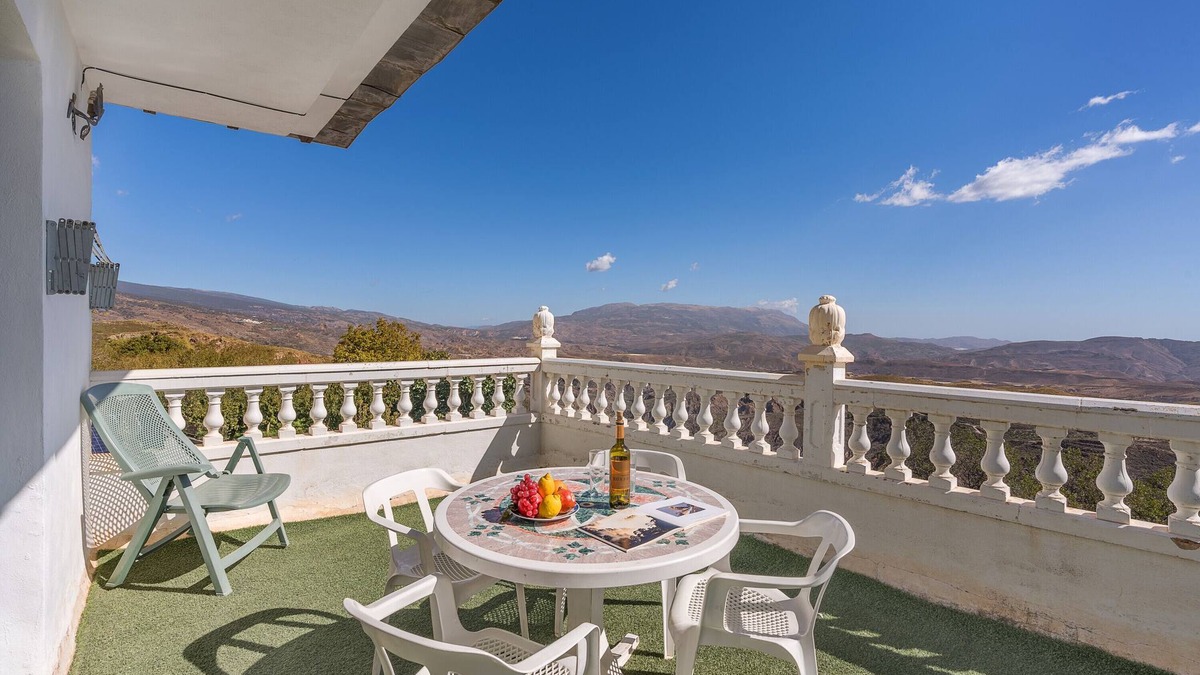 Yegen House | Country House 'Casa Mamica Rosario' with Mountain View, Private Terrace and Wi-Fi
