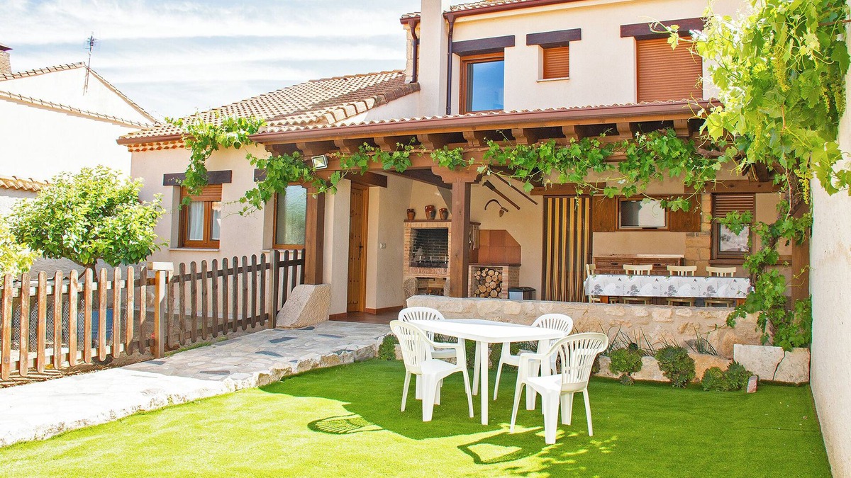 Turegano House | Country House 'Casa Mariano' with Mountain View, Private Terrace and Wi-Fi