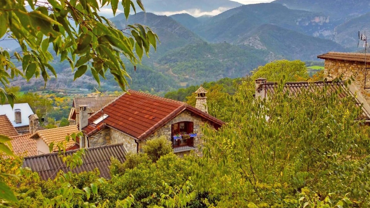 Belsierre House | Country House 'Casa Pirinea' with Mountain View and Wi-Fi