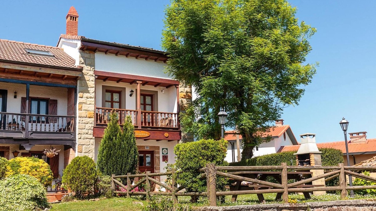 Cabranes House | Country House 'Casa Rosaura' with Mountain View, Private Terrace and Wi-Fi