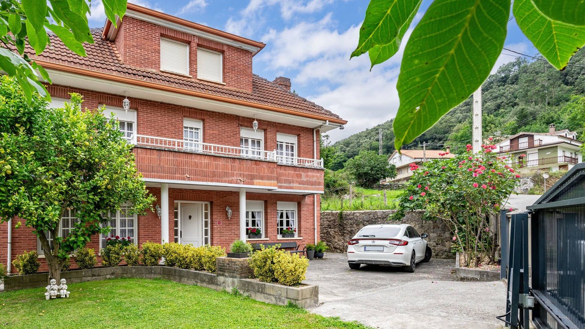 Mentera Barruelo House | Country House 'Casamentera' with Mountain View, Private Terrace and Wi-Fi