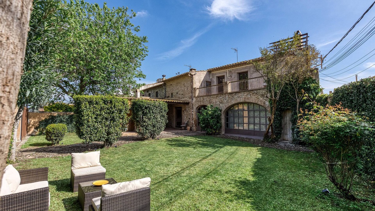 Riumors House | Country House 'Charming Village' with Private Terrace, Wi-Fi and Air Conditioning