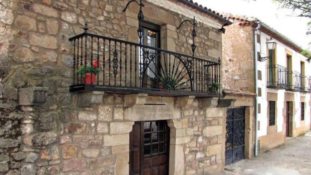 Almajano House | Country House 'Complejo Las Frascuelas' with Mountain View, Private Terrace and Wi-Fi