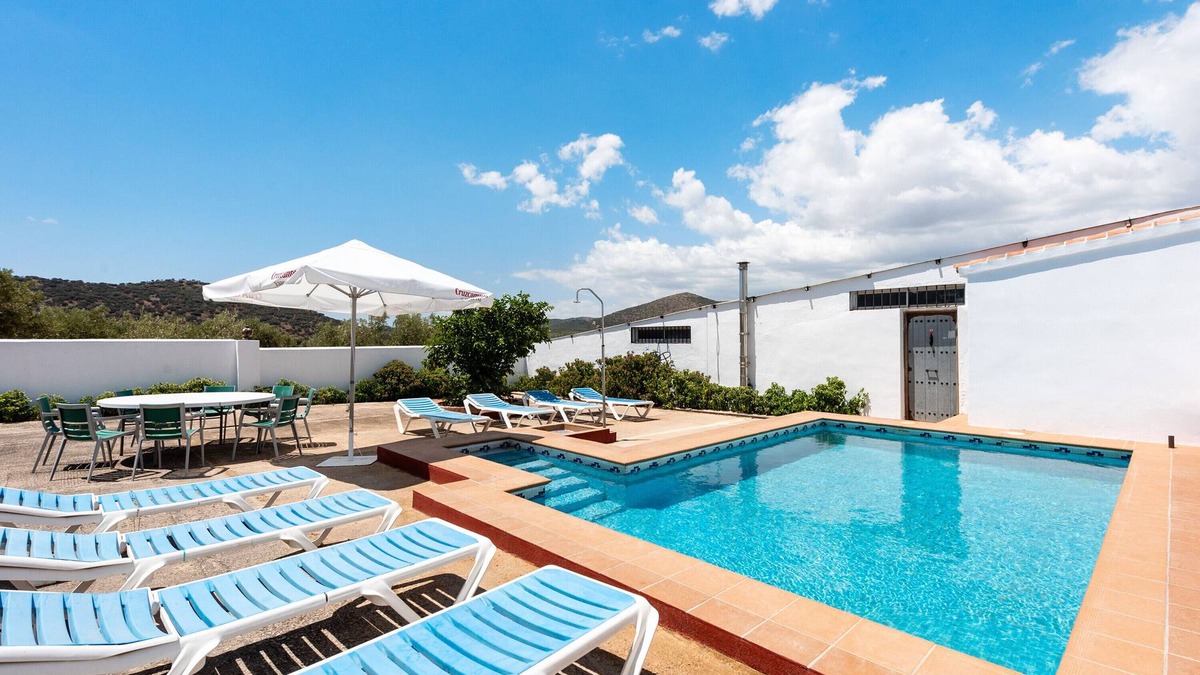 Archidona House | Country House 'Cortijo De La Vía' with Mountain View, Private Pool and Wi-Fi