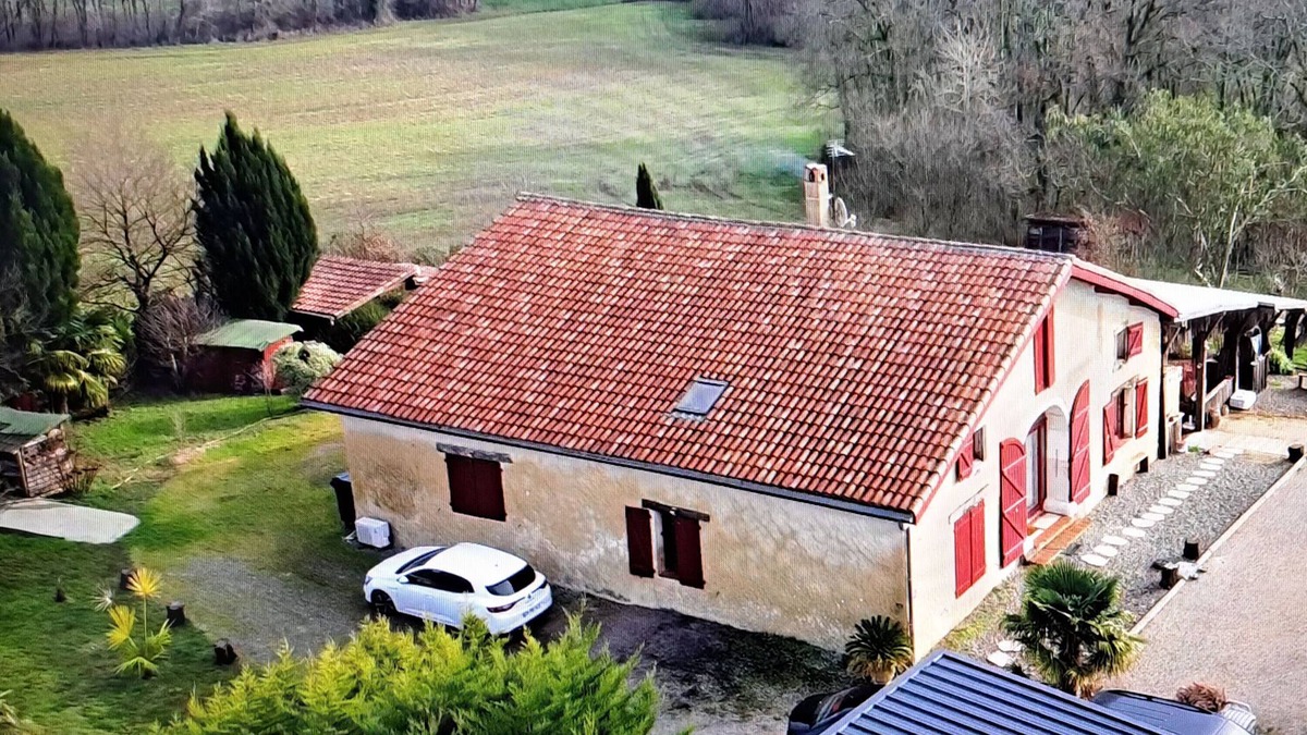 Pouillon House | Country House 'Domaine Baraque' with Mountain View, Wi-Fi and Air Conditioning