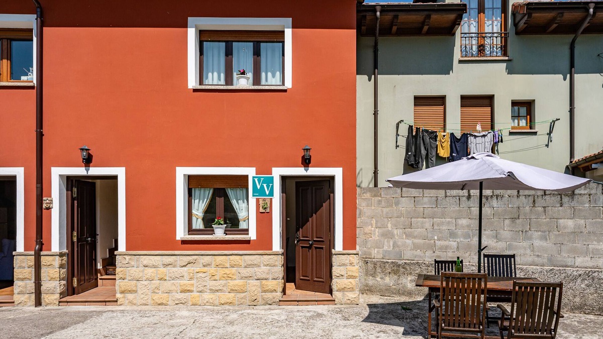 Soto de las Duenas House | Country House 'El Cuélebre' with Mountain View, Wi-Fi and Air Conditioning