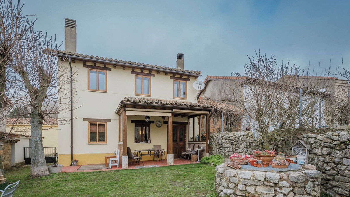 Amaya House | Country House 'El Hidalgo' with Mountain Views, Private Garden and Wi-Fi