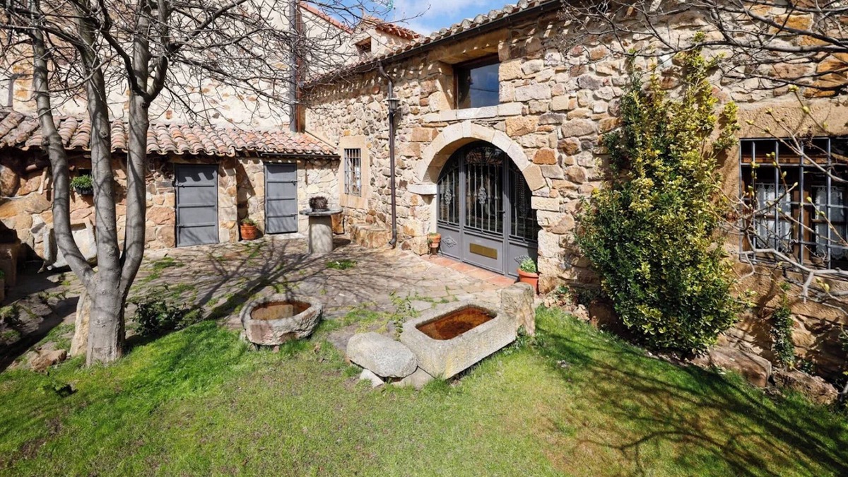 Almajano House | Country House 'El Molino Del Pepe' with Private Terrace, Private Garden and Wi-Fi