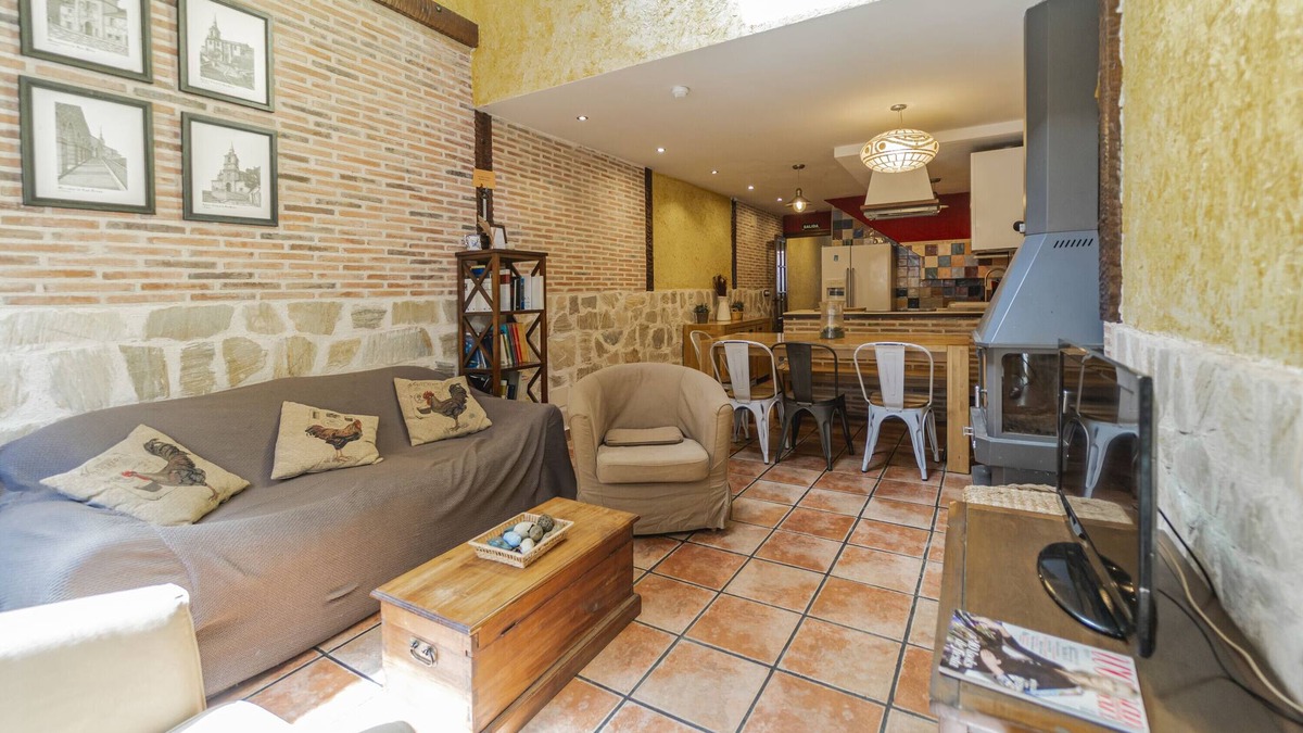 Lerma House | Country House 'El Palomar De La Cuesta' with Private Garden and Wi-Fi