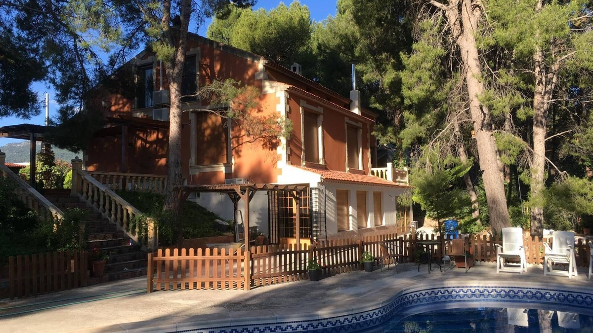 Moratalla House | Country House 'El Pinar De La Loma' with Private Pool, Wi-Fi and Air Conditioning