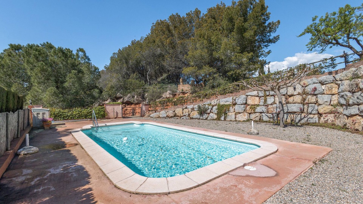 Gelida House | Country House 'Emilli' with Mountain View, Wi-Fi and Air Conditioning