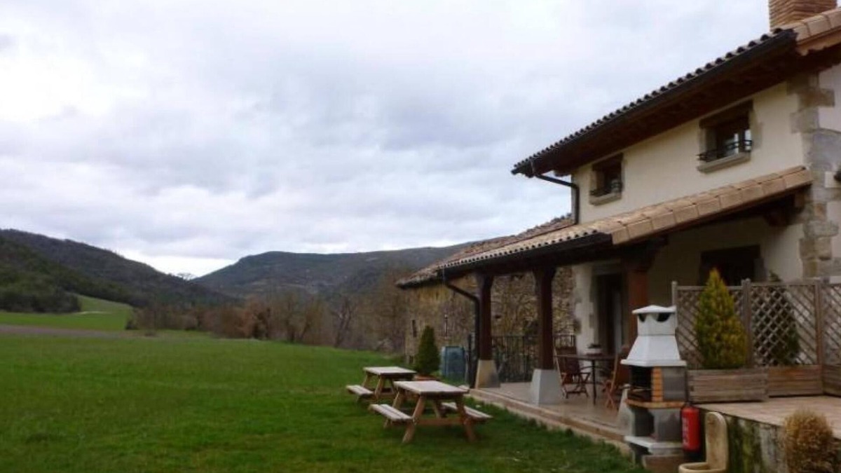 Lizoain House | Country House 'Enarakabi' with Mountain View, Private Terrace and Wi-Fi