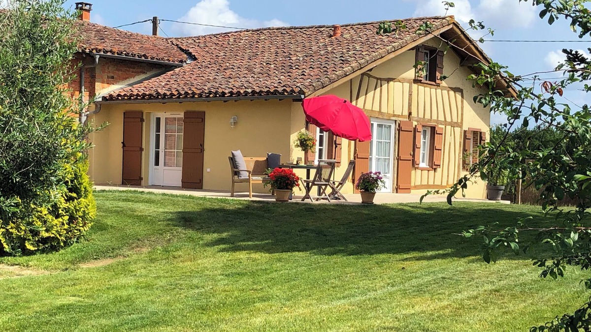 Estang House | Country house, enclosed garden.