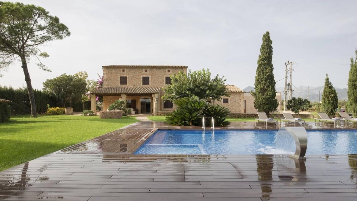 Binissalem Villa | Country House 'Es Pouet' with Mountain View, Wi-Fi and Air Conditioning