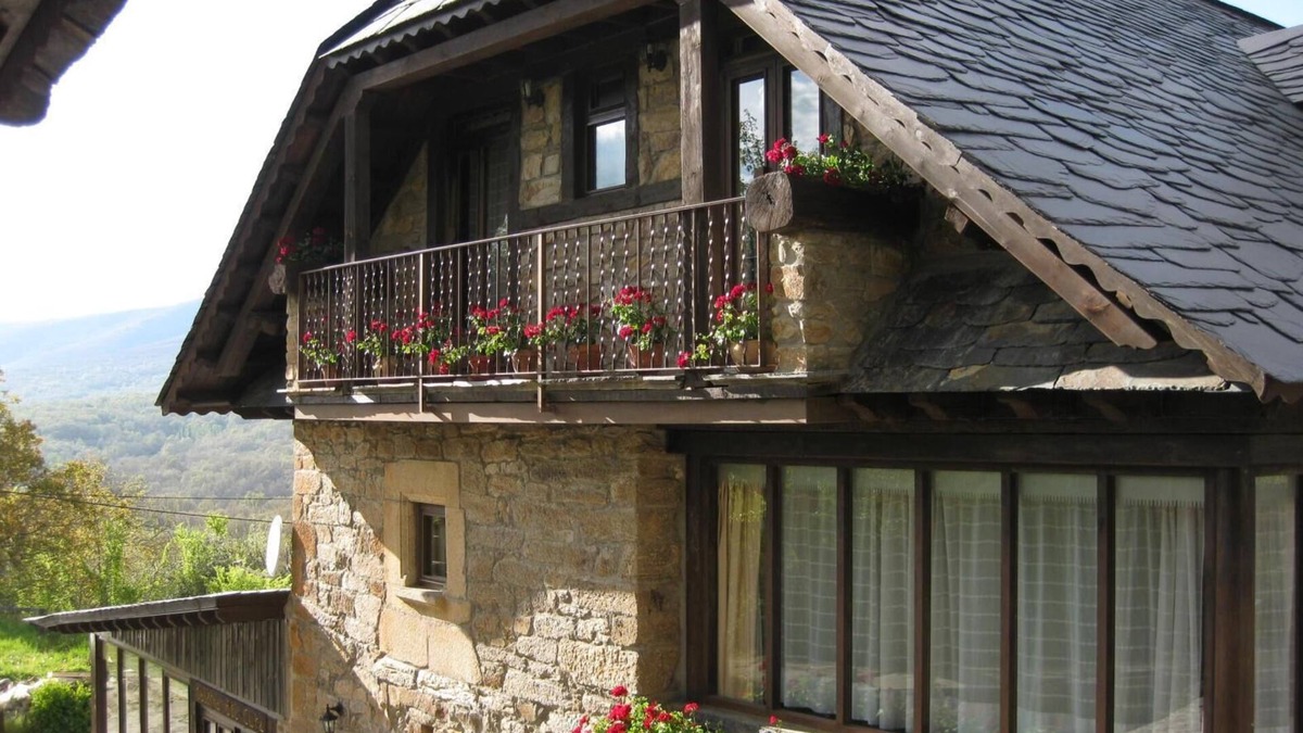 Rozas House | Country House 'Cuarto Del Ama' with Mountain Views, Private Garden and Wi-Fi
