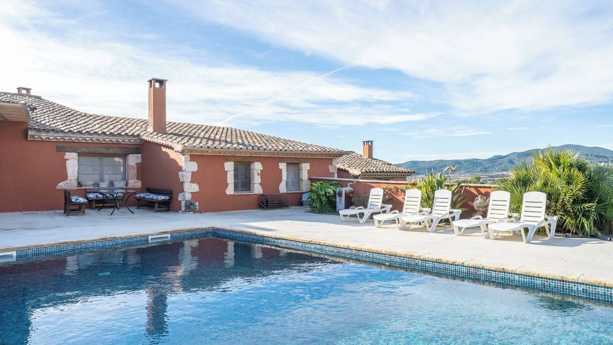 Torrelles de Foix House | Country House 'Ca La Munda-Can Cruset' with Mountain View, Private Pool and Wi-Fi