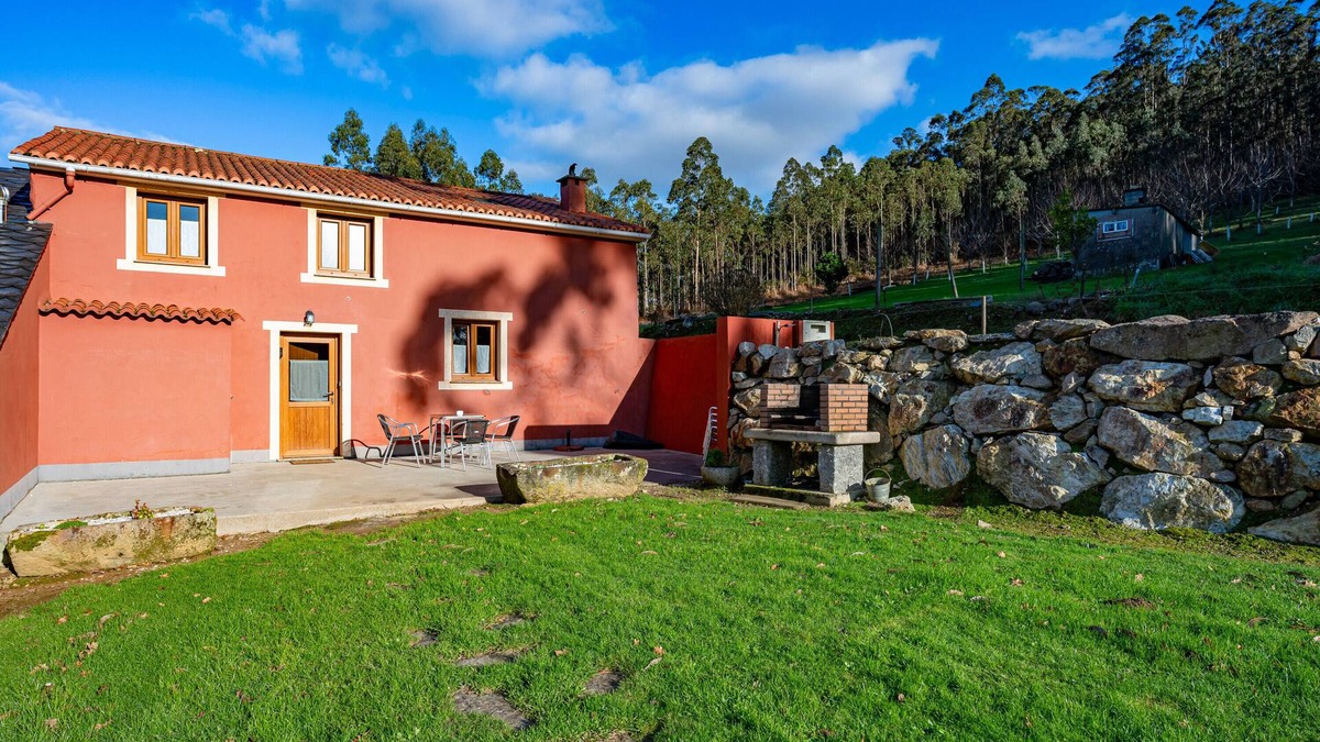 Ortigueira House | Country House 'Esteiro' with Shared Garden and Wi-Fi