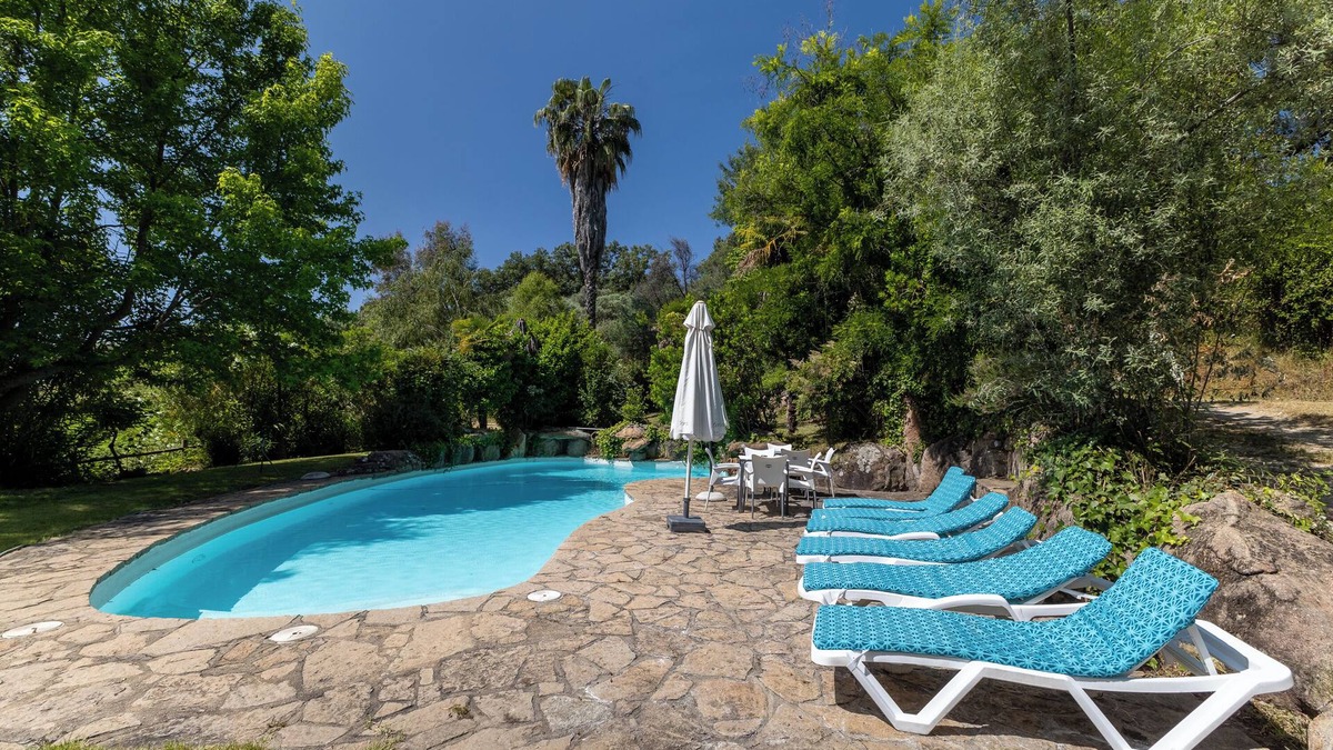 Candeleda Villa | Country House 'Finca La Lobera' with Mountain View, Wi-Fi and Air Conditioning