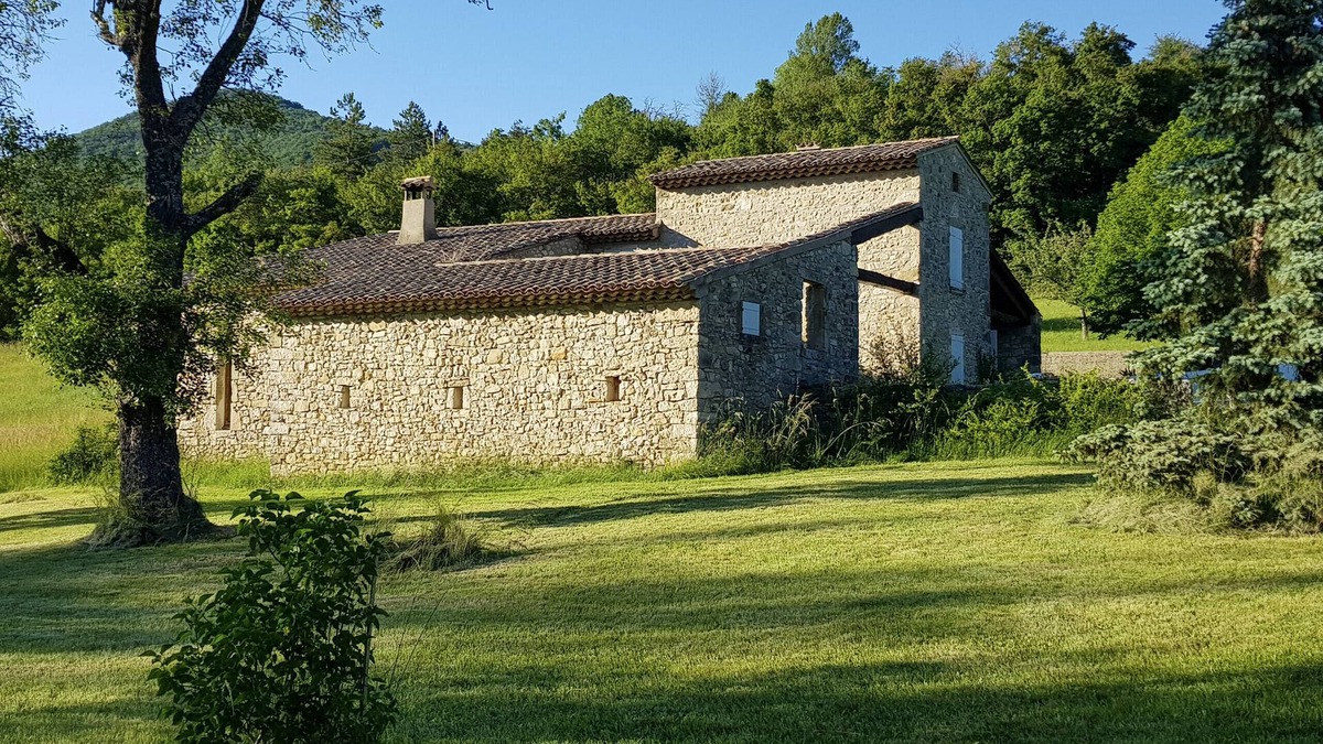 Bezaudun-sur-Bine Villa | Country house sleeps 15 Ideal for holidays with family or friends