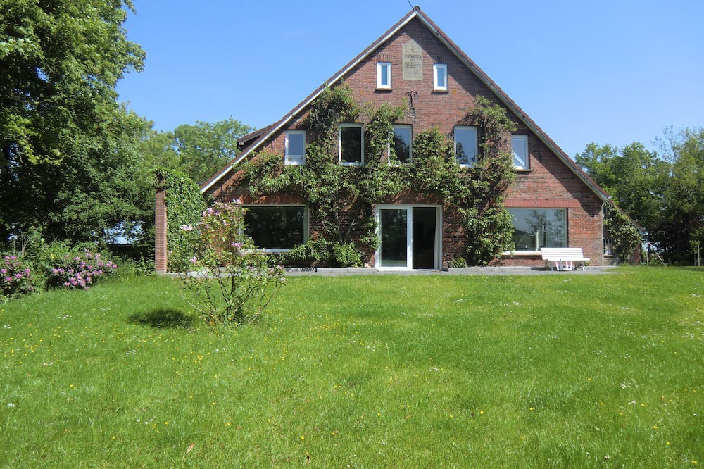 Wangerland Cottage | Country House 'Friesenhof' with Shared Terrace, Private Garden and Wi-Fi