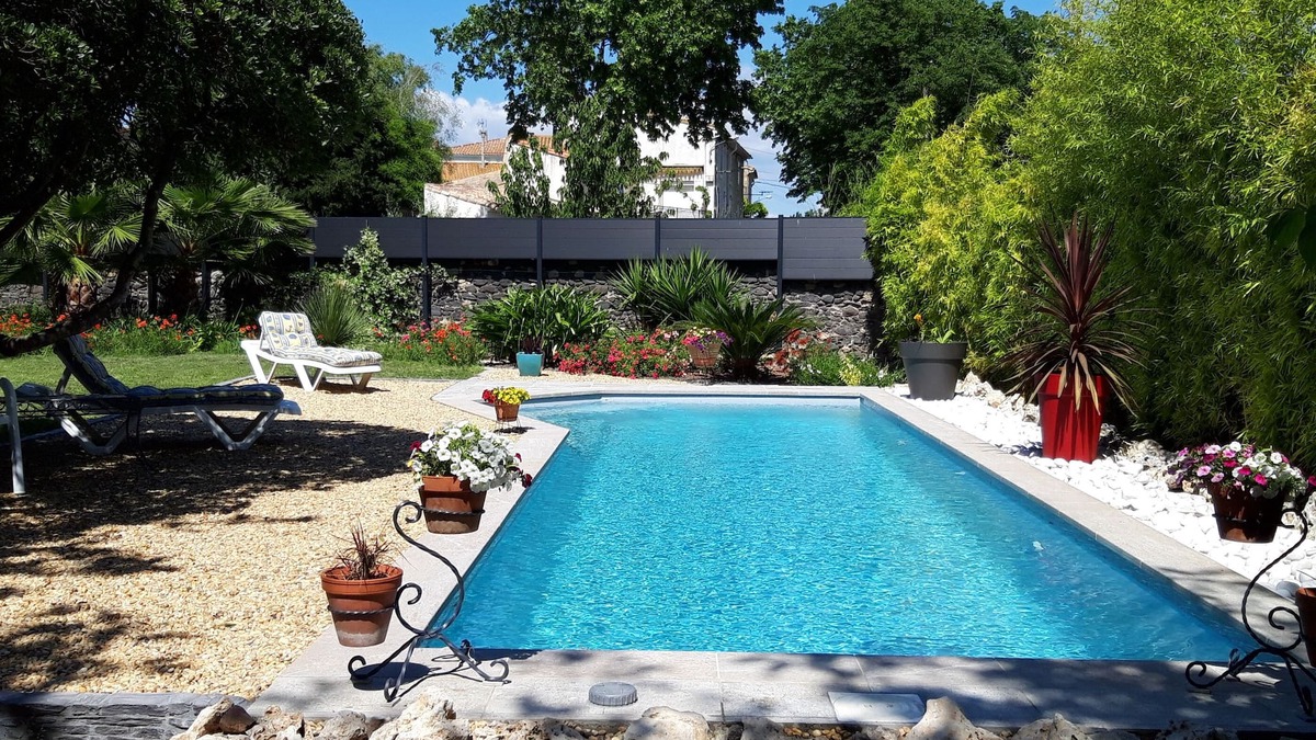 Caux House | Country house in a wooded estate with swimming pool