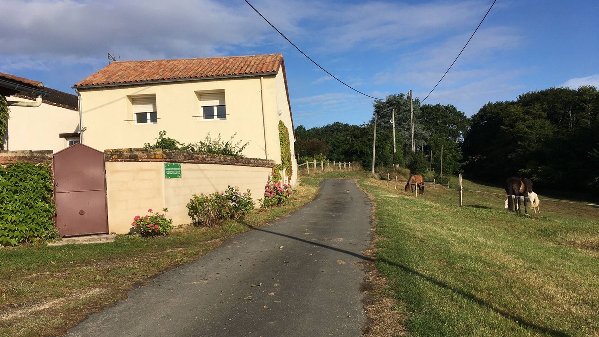 Faux House | Country house in an enclosed garden of 8000m2