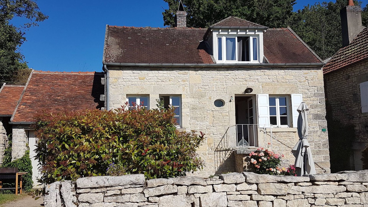 Chevroches House | Country house in charming village, close to the Canal du Nivernais.