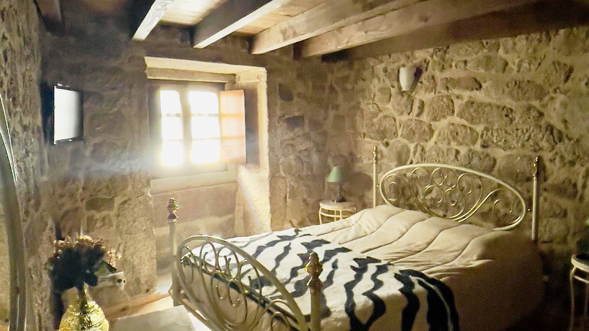 Fundao Cottage | Country house in historic village, traditional granite house/Castelo Novo.