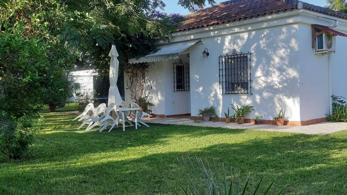 Macarena Norte Villa | COUNTRY HOUSE IN SEVILLA WITH POOL
