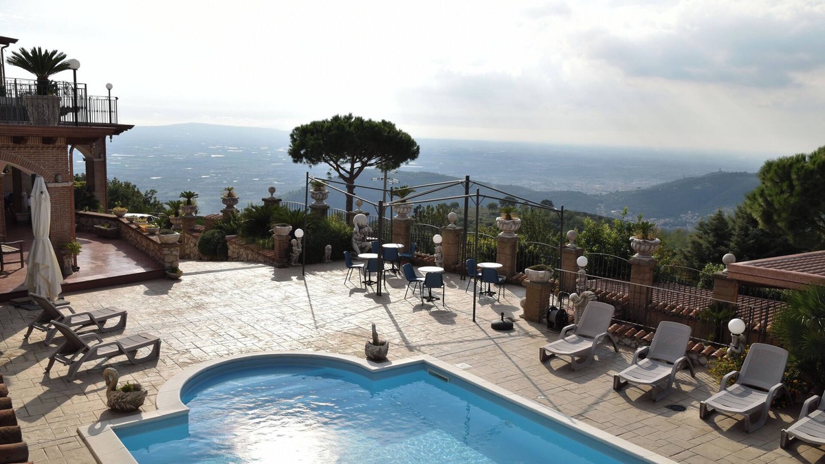 Cervino Bed & Breakfast | Country House Isola Verde con 3 Camere da letto doppie, Wi-Fi e Piscina Esterna